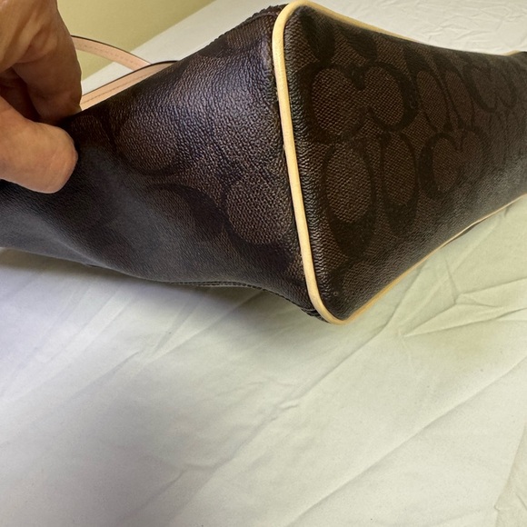 Coach Designer Peyton
Signature Monogram Tote Bag
Purse C1405-F28365 - Picture 4 of 14